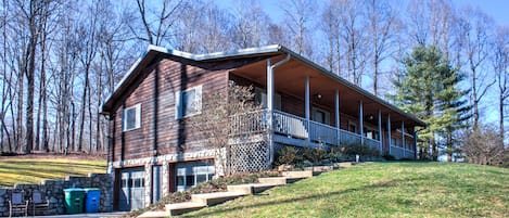 Welcome to Hill Top Tree House