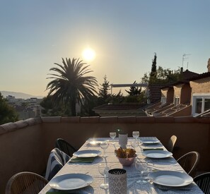 Terrasse avec vue sur la baie de St Raphael 