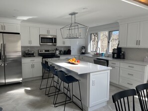 Open kitchen, great for entertaining