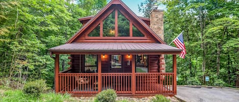 Experience the ultimate relaxation in our cozy cabin located in Pigeon Forge.