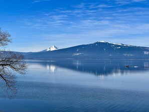 Great view of the lake and McLoughlin from back deck! 