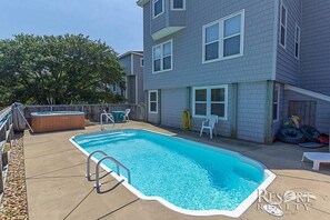 1610: Wave Hello | Pool Area