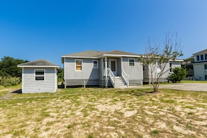 4601: Sandy Bluff | Exterior