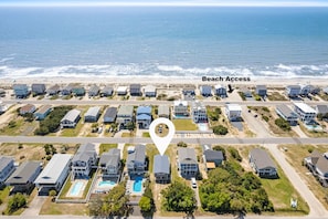 1 minute walking distance to beach access.