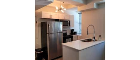 Studio with real kitchen - full size stove, fridge, dishwasher, sink, microwave