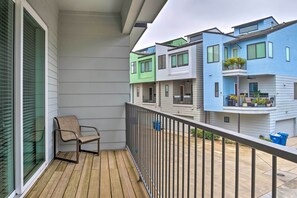 Balcony | 2nd Level