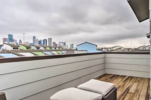 Rooftop | City/Skyline Views