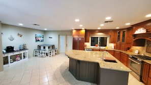 kitchen / breakfast area