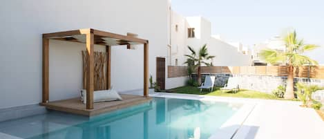 Swimming pool in front of the terrace