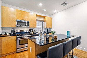 Fully equipped kitchen with high quality granite countertops.