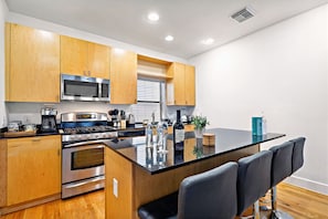 Fully equipped kitchen with high quality granite countertops.