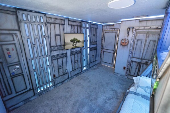 Star Wars themed BR is command central! Take control of your very own starship!