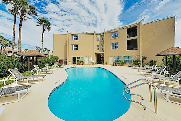 Very large heated pool and jacuzzi!