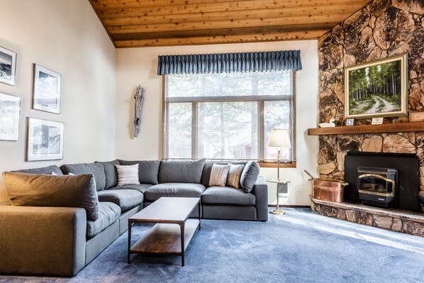 Living Room, Flat Screen TV, Fireplace(Pellet Stove)