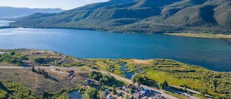 Welcome to Twin Lakes–where the majestic mountains and lakeside charm harmoniously meet.