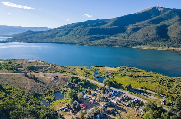 Welcome to Twin Lakes–where the majestic mountains and lakeside charm harmoniously meet.