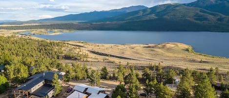 Welcome to the Twin Lake Cabins on Mount Hope–where rustic charm meets mountain majesty.