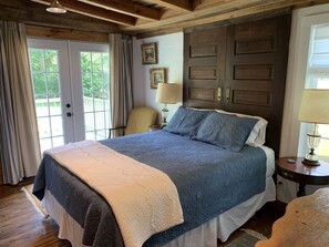 Queen size bed in bedroom.