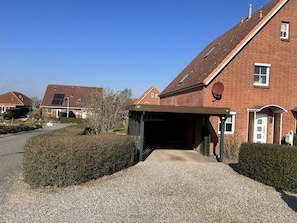Haus mit Carport