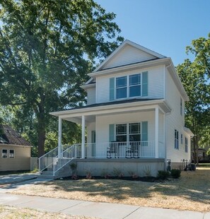 Street view of Barefoot Haven