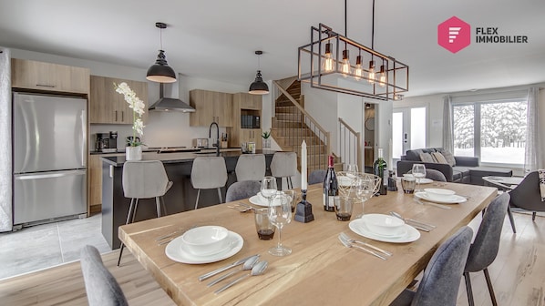 "Great place to spend time with friends or family!" Rachel (Sherbrooke)