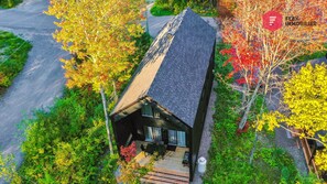 "New, modern, comfortable, very quiet, wooded and pleasant" Amélie (France)