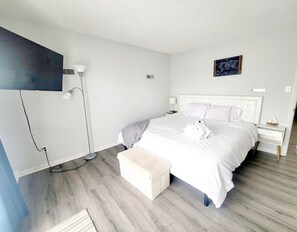 Master Bedroom- King Size with Smart TV
