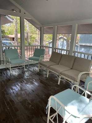 Another view of the screen porch