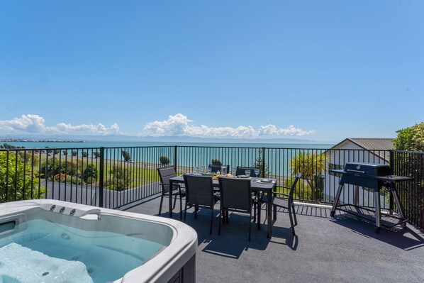 Ocean Spa Vista - Nelson Holiday Home