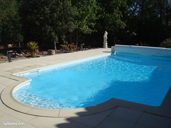 La piscine et sa plage