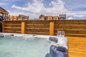 Bain à remous extérieur