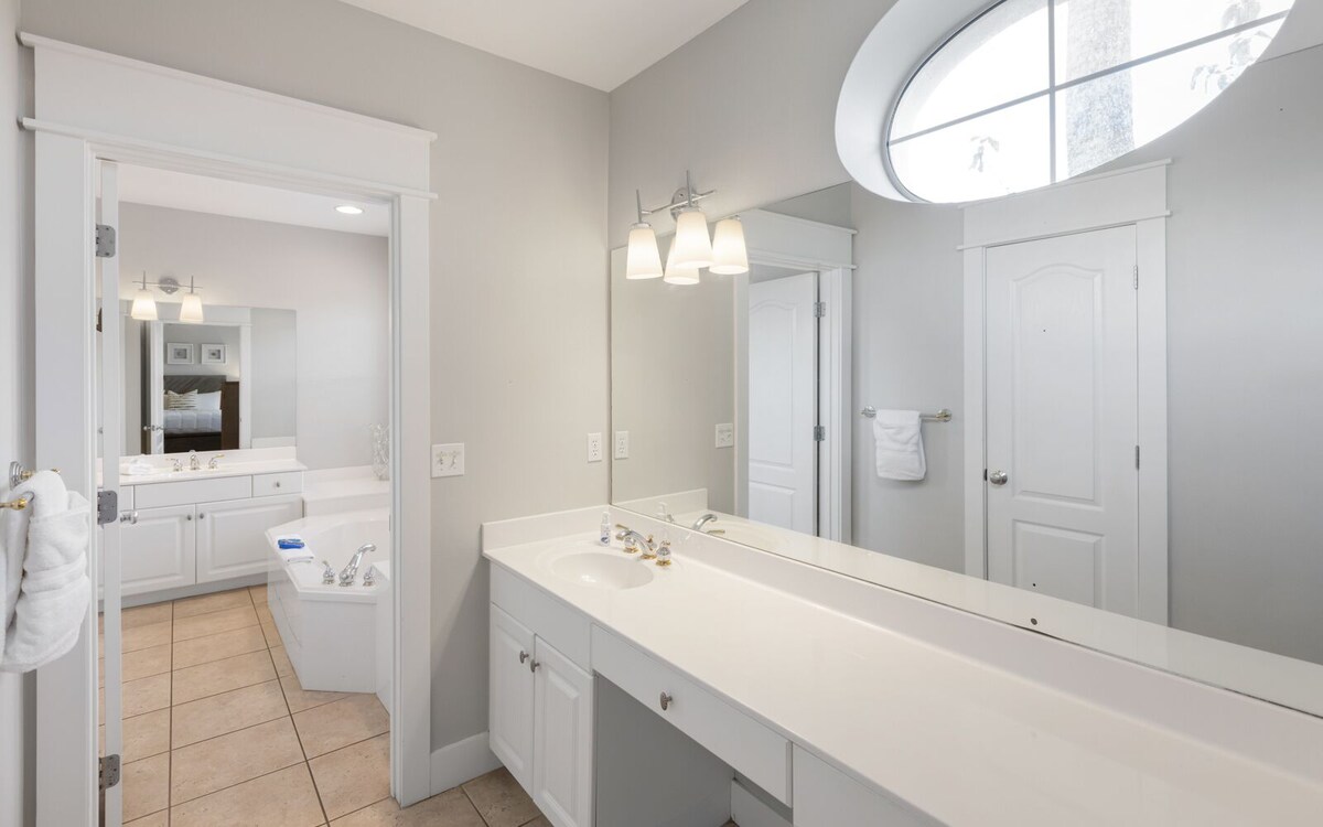 Gulf Front – Private Community – Pool – 1st Floor