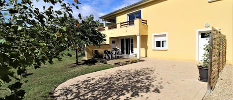 Gîte "Les Sens Ciel" à Quincié-en-Beaujolais (Rhône-Beaujolais).