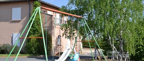 Gîte "Aujogues Gilles" à CERCIE dans le Beaujolais - Rhône.