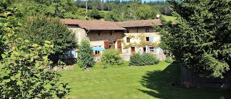 Gîte "Le Moulin" à Saint-Bonnet-des-Bruyères en Haut Beaujolais, proximité Bourgogne, dans le Rhône.