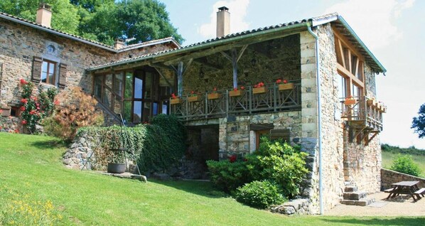 Gîte "Le Havre des Gonons" à Cenves - Haut Beaujolais - Rhône : la maison.