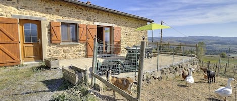 Gîte/Maison de Vacances des Ormes à POMEYS, dans le Lyonnais - Rhône.