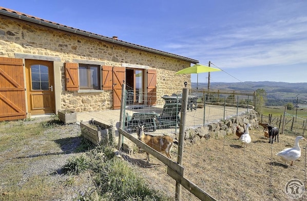 Gîte/Maison de Vacances des Ormes à POMEYS, dans le Lyonnais - Rhône.