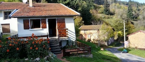 Gîte "Le Sadot" à Saint-Appolinaire (Rhône - Monts du Beaujolais).