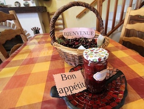 Gîte "La Colline Fleurie" à Rontalon, dans le Lyonnais - Rhône : Geste d'accueil !