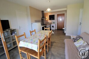 Gîte de l'Enclos - 5 personnes à Pomeys, dans le Lyonnais - Rhône : le séjour.