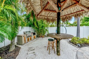 Tiki Hut, Outdoor Grill