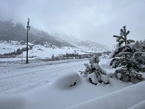 Snow and ski sports