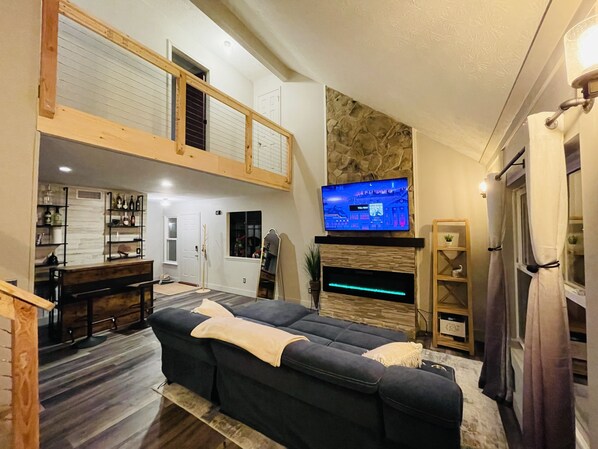 Leaving room, tv, YouTube Tv Premioum , Netflix and more available!