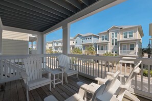 Outdoor deck