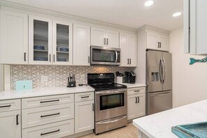 Fully stocked kitchen w/ everything needed to cook a meal plus pantry storage