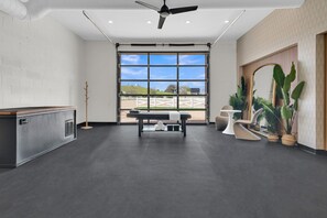 [Private Spa] including a Massage table & Cold Plunge