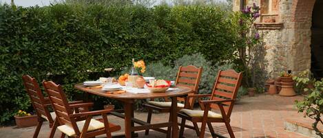 Enjoy meals al fresco on the sunny terrace at Casa San Vito.