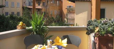 Breakfast for two on the charming terrace.