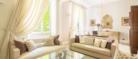 Welcome to Elegante with a beautifully appointed large living room and elegant furnishings.